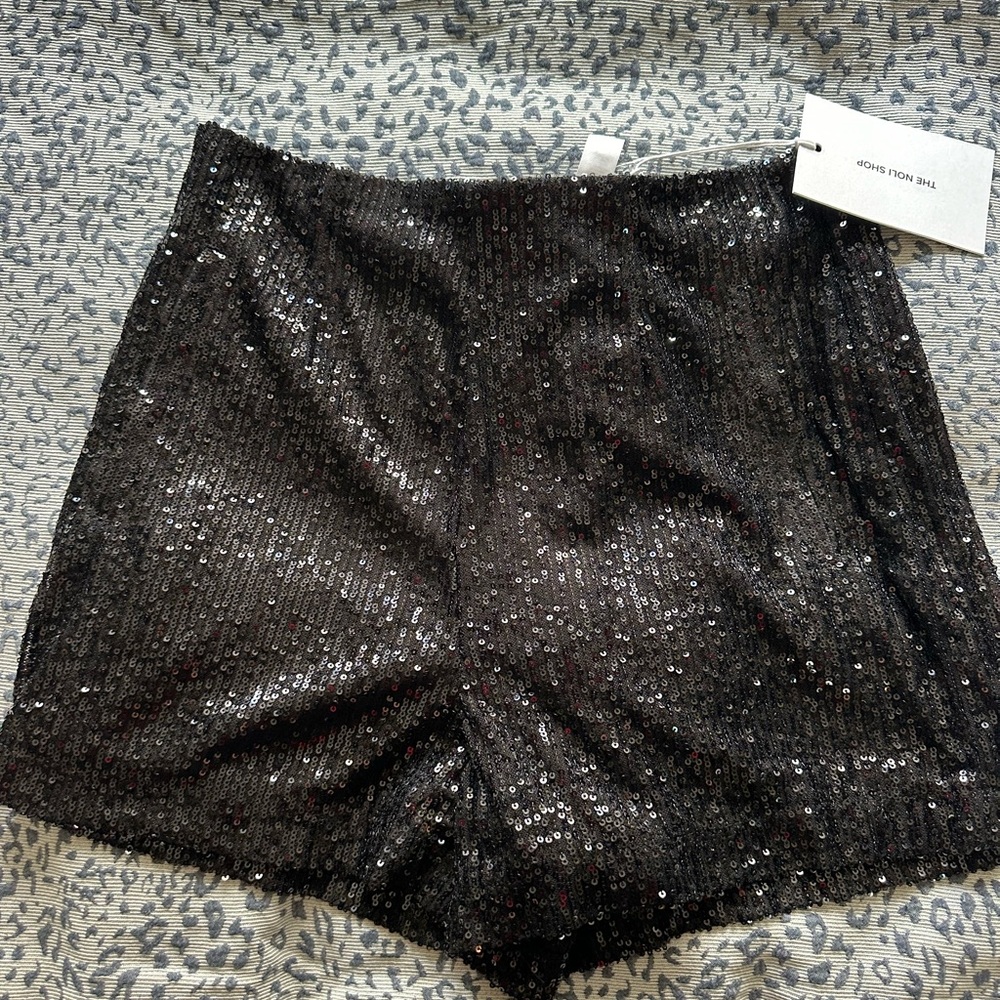 New Noli Shop high rise black sequin shorts size 6